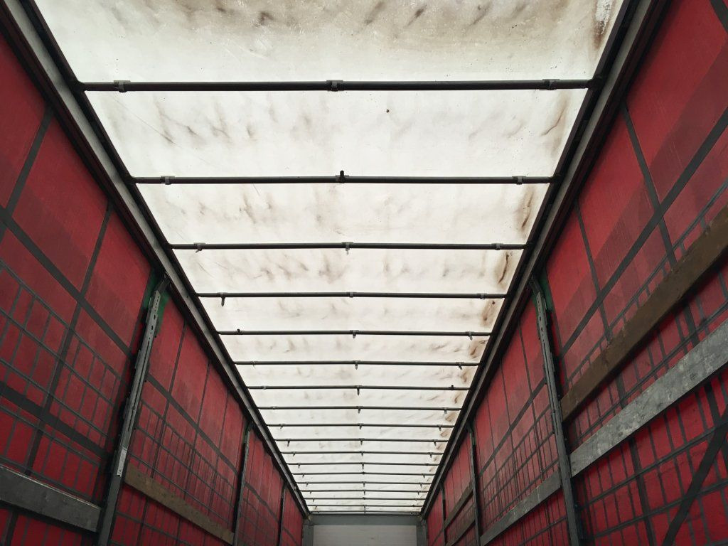 Semi-remorque rideaux coulissants Schmitz Cargobull SCB*S3T standard/lifting roof/Hubdach 2,70-2,85m: photos 10 Semi-remorque rideaux coulissants Schmitz Cargobull SCB*S3T standard/lifting roof/Hubdach 2,70-2,85m: photos 10