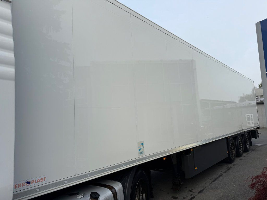 Semi-remorque fourgon Schmitz Cargobull SKO24 Carrier Vector 1550: photos 6