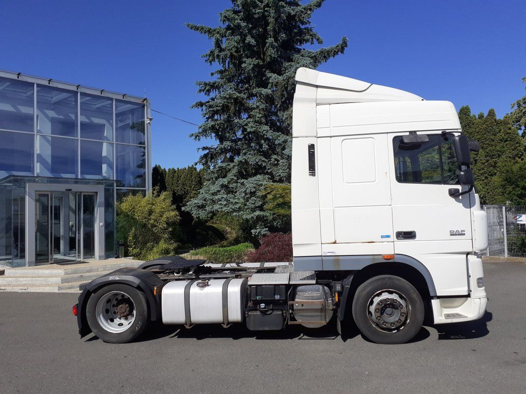 DAF XF105.460 EEV MEGA/lowdeck - Tracteur routier: photos 3 DAF XF105.460 EEV MEGA/lowdeck - Tracteur routier: photos 3