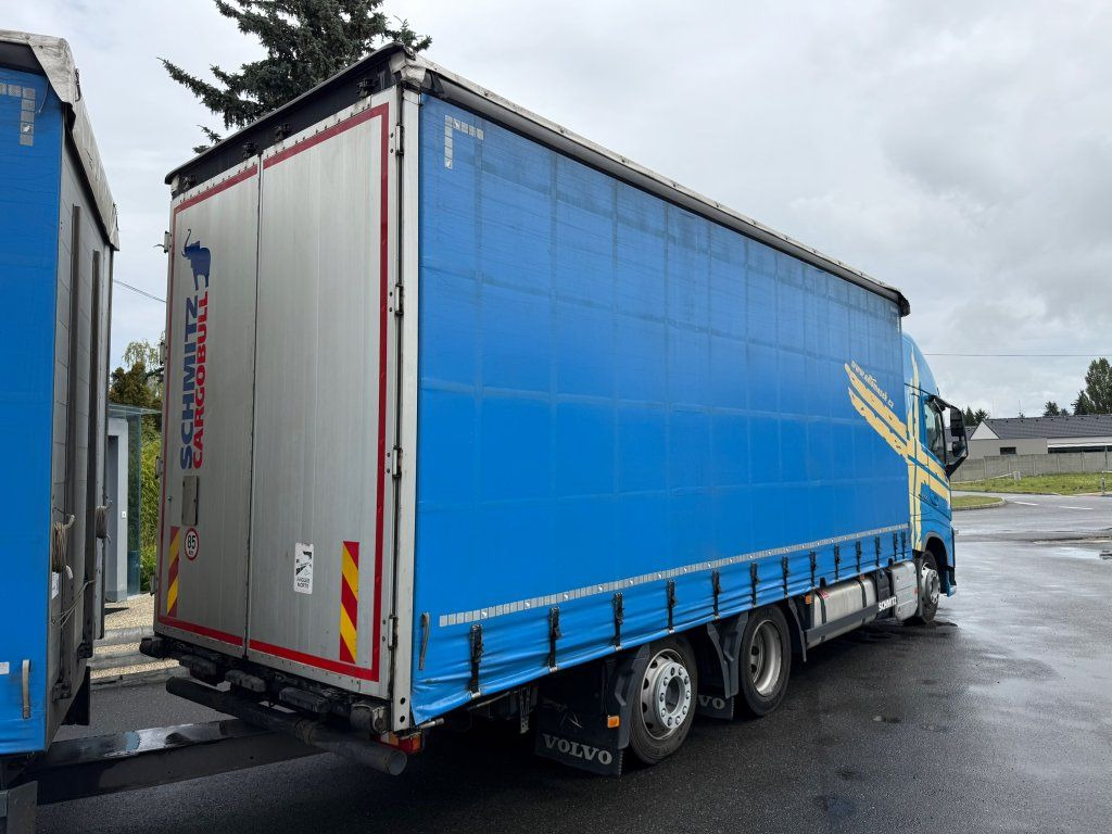 Volvo FH500 6x2 Euro 6 + Schmitz - Camion à rideaux coulissants: photos 3 Volvo FH500 6x2 Euro 6 + Schmitz - Camion à rideaux coulissants: photos 3