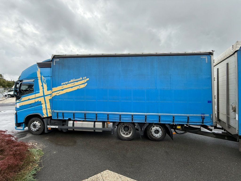 Volvo FH500 6x2 Euro 6 + Schmitz - Camion à rideaux coulissants: photos 5 Volvo FH500 6x2 Euro 6 + Schmitz - Camion à rideaux coulissants: photos 5