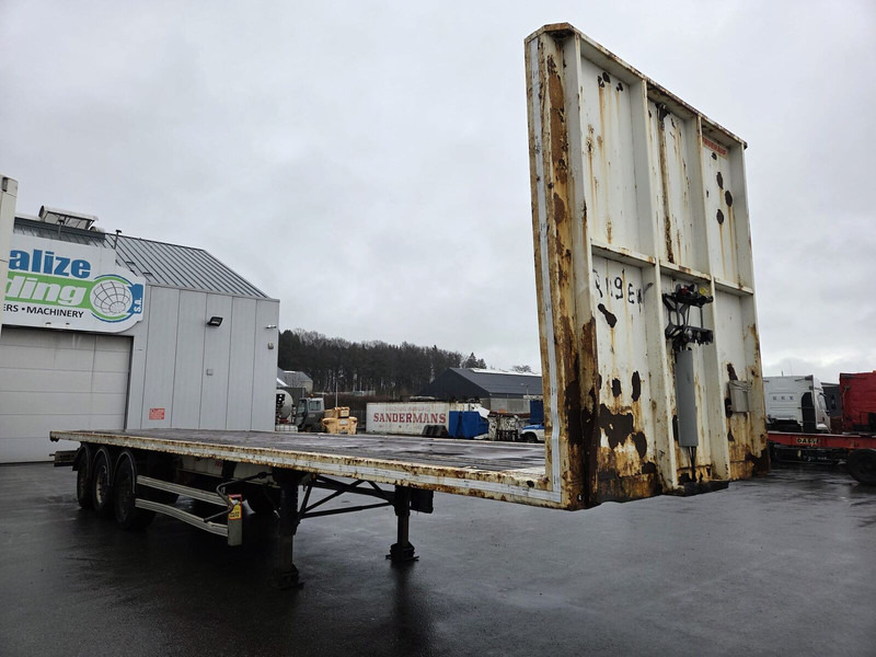 Fruehauf - Semi-remorque plateau: photos 1 Fruehauf - Semi-remorque plateau: photos 1