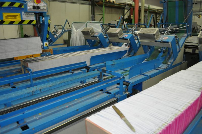 High Speed saddlestitcher Müller Martini Prima Amrys Year 2000 - Machine d'impression: photos 2 High Speed saddlestitcher Müller Martini Prima Amrys Year 2000 - Machine d'impression: photos 2