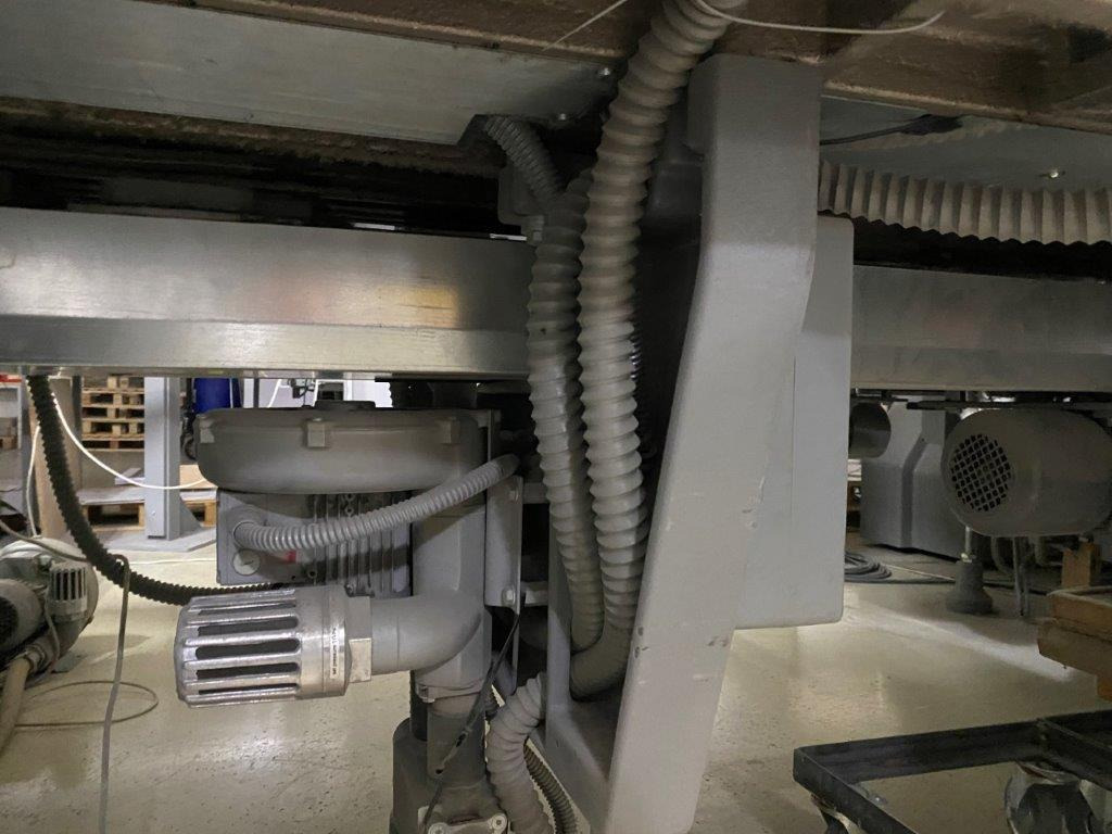 Massicot Large sized cutting system Polar 137 XT-AT with stacking lifter, automatic vibrator, scale and optional unloader: photos 6 Massicot Large sized cutting system Polar 137 XT-AT with stacking lifter, automatic vibrator, scale and optional unloader: photos 6