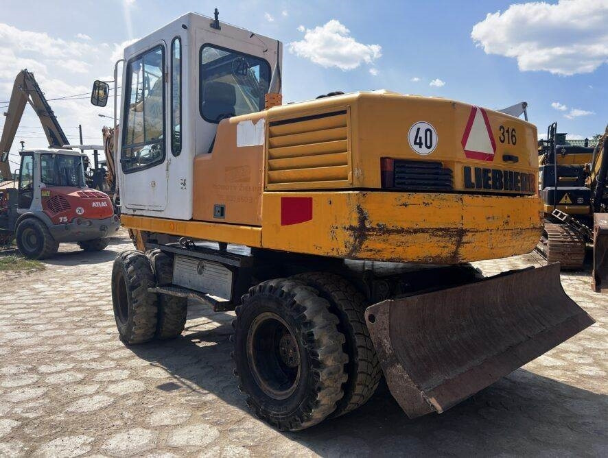 Liebherr A316 - Pelle sur pneus: photos 3 Liebherr A316 - Pelle sur pneus: photos 3