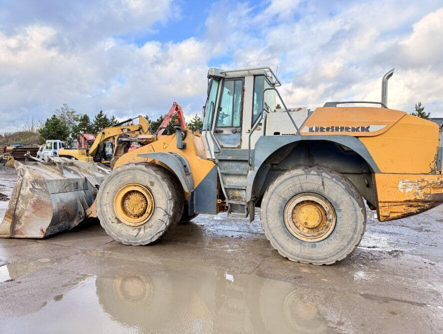 Liebherr L564 - Chargeuse sur pneus: photos 2 Liebherr L564 - Chargeuse sur pneus: photos 2