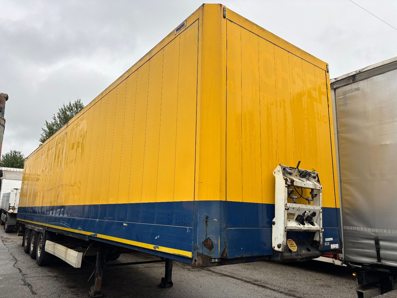 Krone SD Textilkoffer/Luft/Scheibe - Semi-remorque fourgon: photos 3 Krone SD Textilkoffer/Luft/Scheibe - Semi-remorque fourgon: photos 3