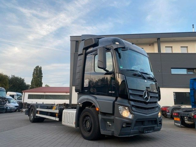 Mercedes-Benz Actros 1842 BDF LBW 1845 2x Mercedes-Benz Actros 1842 BDF LBW 1845 2x - Camion porte-conteneur/ Caisse mobile: photos 1 Mercedes-Benz Actros 1842 BDF LBW 1845 2x Mercedes-Benz Actros 1842 BDF LBW 1845 2x - Camion porte-conteneur/ Caisse mobile: photos 1