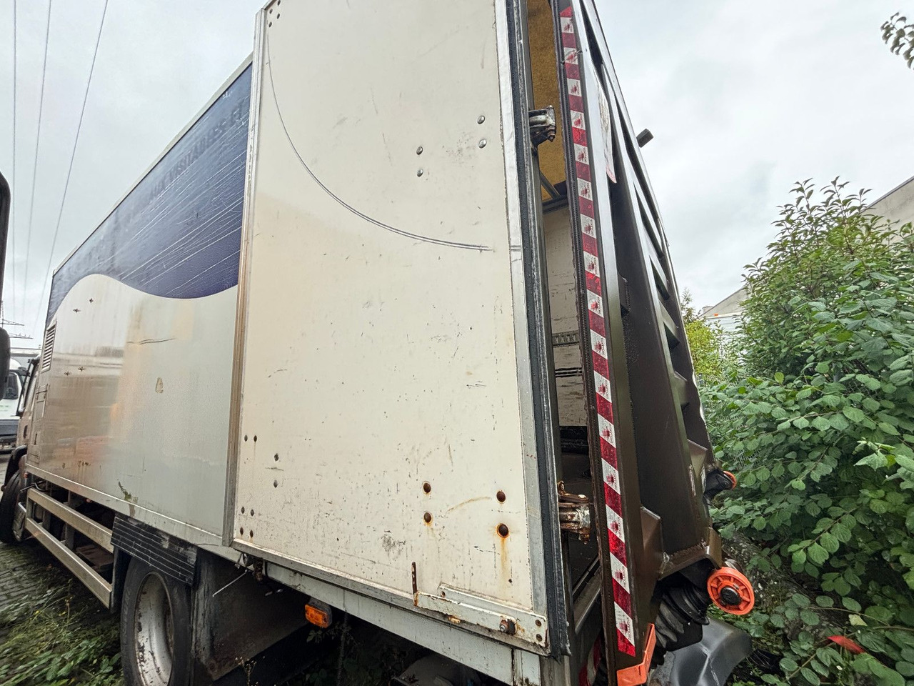 Renault 320*18 - Camion frigorifique: photos 3 Renault 320*18 - Camion frigorifique: photos 3