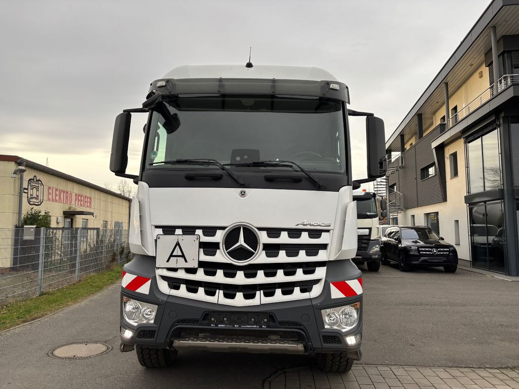 Mercedes-Benz 1845 4x4/Retarder/Kipphydraulik - Tracteur routier: photos 2 Mercedes-Benz 1845 4x4/Retarder/Kipphydraulik - Tracteur routier: photos 2