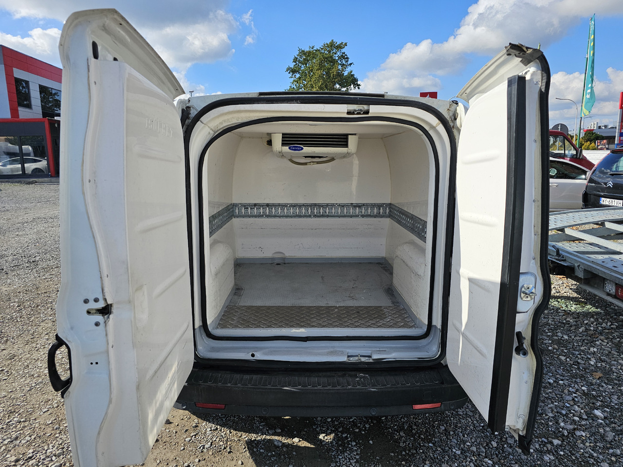 Fiat Doblo chlodnia mroznia carrier +230v - 18 C euro5 - Utilitaire frigorifique: photos 2 Fiat Doblo chlodnia mroznia carrier +230v - 18 C euro5 - Utilitaire frigorifique: photos 2