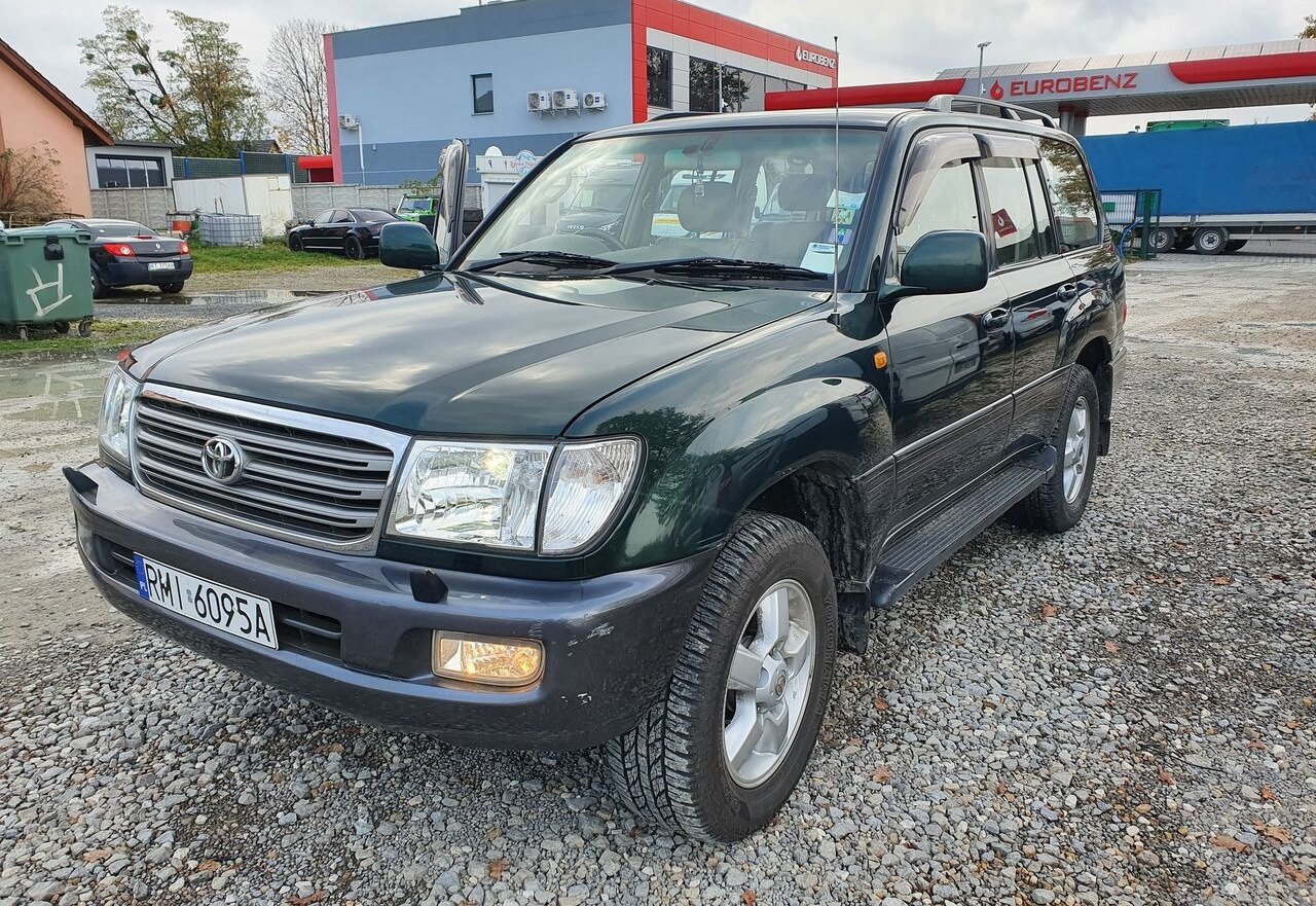 Toyota LAND CRUISER 100 4,2 TD KLIMA 7 OSOB - Voiture: photos 1 Toyota LAND CRUISER 100 4,2 TD KLIMA 7 OSOB - Voiture: photos 1