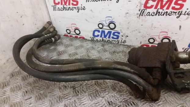Ford 30, 10 S 4630 Danfoss Steering Motor Valve 83986295, E9223a244ba, 150n1260 - Commande de gouvernail pour Tracteur agricole: photos 4 Ford 30, 10 S 4630 Danfoss Steering Motor Valve 83986295, E9223a244ba, 150n1260 - Commande de gouvernail pour Tracteur agricole: photos 4