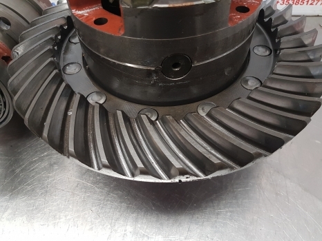 Ford 7600, 10, 100 Rear Bevel Gear Differential E0nn4209ca, E0nn4610da, 83927041 - Différentiel pour Tracteur agricole: photos 4 Ford 7600, 10, 100 Rear Bevel Gear Differential E0nn4209ca, E0nn4610da, 83927041 - Différentiel pour Tracteur agricole: photos 4