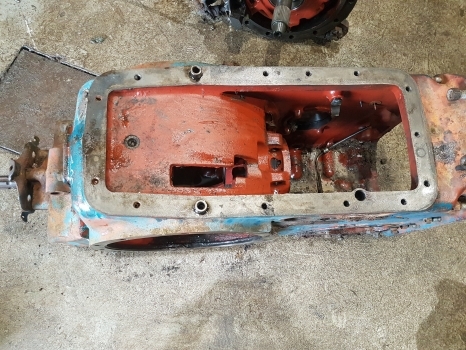 Ford 7600, 5600, 6600, 5700, 7700 Center Housing D4nn4024b, D4nn4032e - Essieu arrière pour Tracteur agricole: photos 1 Ford 7600, 5600, 6600, 5700, 7700 Center Housing D4nn4024b, D4nn4032e - Essieu arrière pour Tracteur agricole: photos 1