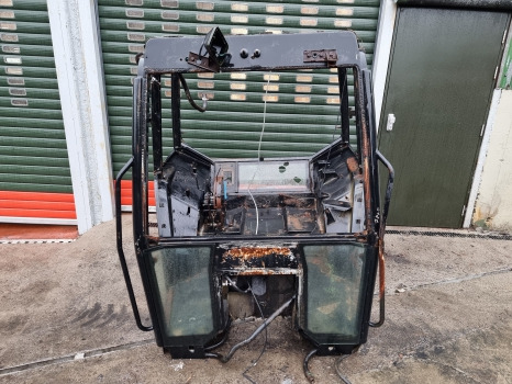 Ford New Holland 7740, 8240, 8340, 40 Series, Cab Frame 82005321 - Cabine: photos 1 Ford New Holland 7740, 8240, 8340, 40 Series, Cab Frame 82005321 - Cabine: photos 1