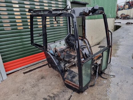 Ford New Holland 7740, 8240, 8340, 40 Series, Cab Frame 82005321 - Cabine: photos 2 Ford New Holland 7740, 8240, 8340, 40 Series, Cab Frame 82005321 - Cabine: photos 2