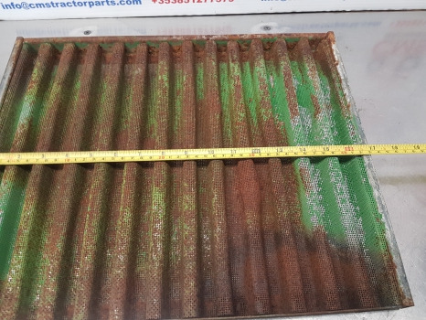 John Deere 2040, 1630, 1030, 2240 Side Grille, Grill Panel Ar72949 , At19981 - Calandre: photos 3 John Deere 2040, 1630, 1030, 2240 Side Grille, Grill Panel Ar72949 , At19981 - Calandre: photos 3