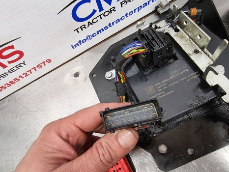 John Deere 6145r, 6r Series, Ecu Multi Functional Controller Al210192, Al211937 - Bloc de gestion: photos 4 John Deere 6145r, 6r Series, Ecu Multi Functional Controller Al210192, Al211937 - Bloc de gestion: photos 4