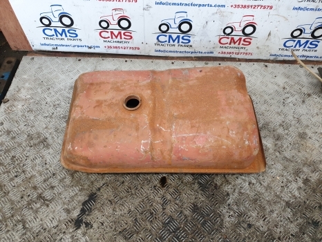 Massey Ferguson 135 Original Fuel Tank 897401m91, 897390m91, 897390m91 - Réservoir de carburant pour Tracteur agricole: photos 1 Massey Ferguson 135 Original Fuel Tank 897401m91, 897390m91, 897390m91 - Réservoir de carburant pour Tracteur agricole: photos 1