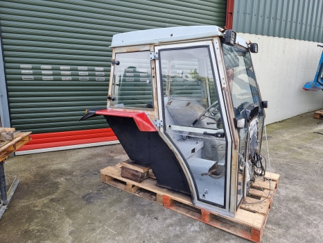 Massey Ferguson 375, 390, 398, 399, 365 Cab Complete No 47 3477585m91 - Cabine: photos 2 Massey Ferguson 375, 390, 398, 399, 365 Cab Complete No 47 3477585m91 - Cabine: photos 2