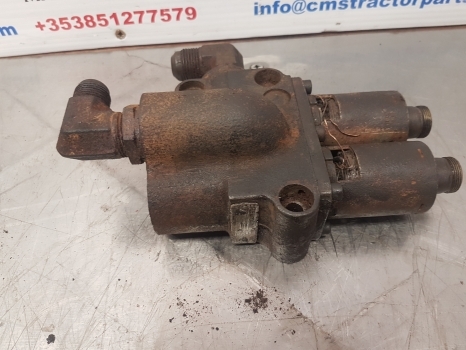 Massey Ferguson 5455 Hydraulic Pressure Valve Body 3794879m3 - Valve hydraulique pour Tracteur agricole: photos 5 Massey Ferguson 5455 Hydraulic Pressure Valve Body 3794879m3 - Valve hydraulique pour Tracteur agricole: photos 5