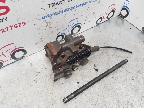 Massey Ferguson 690, 698, 699 Lift Cover Hydraulic Selector Valve - Valve hydraulique pour Tracteur agricole: photos 2 Massey Ferguson 690, 698, 699 Lift Cover Hydraulic Selector Valve - Valve hydraulique pour Tracteur agricole: photos 2
