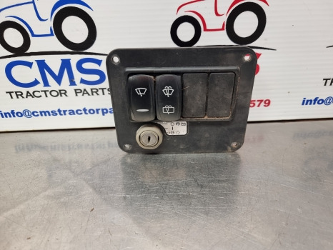 Massey Ferguson 9306, 9407, Control Panel Assy 3973054m1, 4241340m1, 3971574m1 - Cabine et intérieur: photos 1 Massey Ferguson 9306, 9407, Control Panel Assy 3973054m1, 4241340m1, 3971574m1 - Cabine et intérieur: photos 1