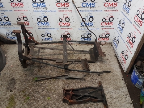 New Holland 8360, 8260, 8160, Tm120, Tm140 Bonnet, Hood Support Kit 82006312 - Capot pour Tracteur agricole: photos 1 New Holland 8360, 8260, 8160, Tm120, Tm140 Bonnet, Hood Support Kit 82006312 - Capot pour Tracteur agricole: photos 1