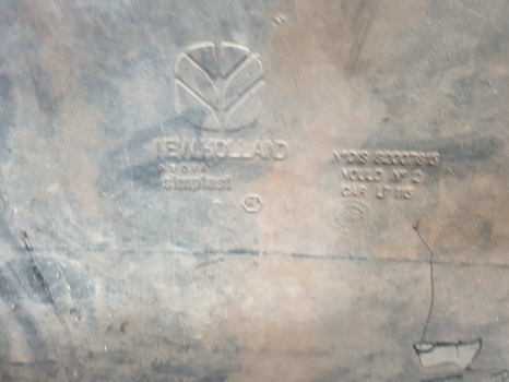 New Holland Fiat Tl, L Series L85, L95, Tl100, Tl90 Fuel Tank 82007816, 82007816 - Réservoir de carburant pour Tracteur agricole: photos 4 New Holland Fiat Tl, L Series L85, L95, Tl100, Tl90 Fuel Tank 82007816, 82007816 - Réservoir de carburant pour Tracteur agricole: photos 4