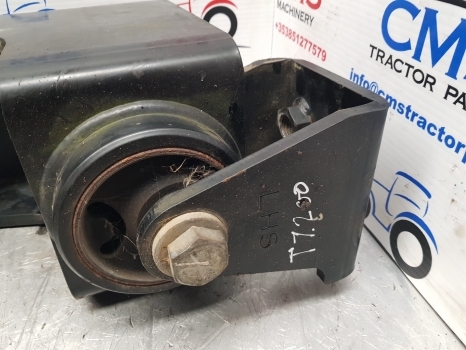New Holland T7.200, T7.185 Case Puma 150 Cab Suspension Bracket Lhs 84353070 - Suspension de cabine pour Machine agricole: photos 2 New Holland T7.200, T7.185 Case Puma 150 Cab Suspension Bracket Lhs 84353070 - Suspension de cabine pour Machine agricole: photos 2