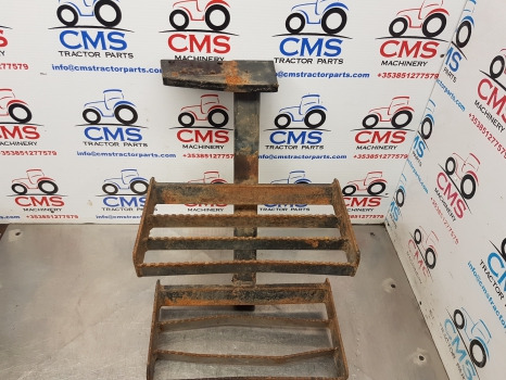 New Holland Ts, 40 Series, 6640, 7840 Foot Step Lhs 82007896, 81872888, 82840363 - Marchepied pour Machine agricole: photos 2 New Holland Ts, 40 Series, 6640, 7840 Foot Step Lhs 82007896, 81872888, 82840363 - Marchepied pour Machine agricole: photos 2