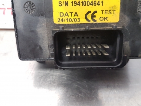 New Holland Ts115a Case Mxu100, 110 Worklamp Ecu 82022885, 47571856 - Bloc de gestion pour Tracteur agricole: photos 4 New Holland Ts115a Case Mxu100, 110 Worklamp Ecu 82022885, 47571856 - Bloc de gestion pour Tracteur agricole: photos 4