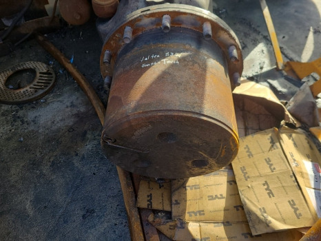 Valtra S374 Front Axle Hub Rhs Complete 770/624 7700609201, 7700610501 - Essieu avant: photos 3 Valtra S374 Front Axle Hub Rhs Complete 770/624 7700609201, 7700610501 - Essieu avant: photos 3