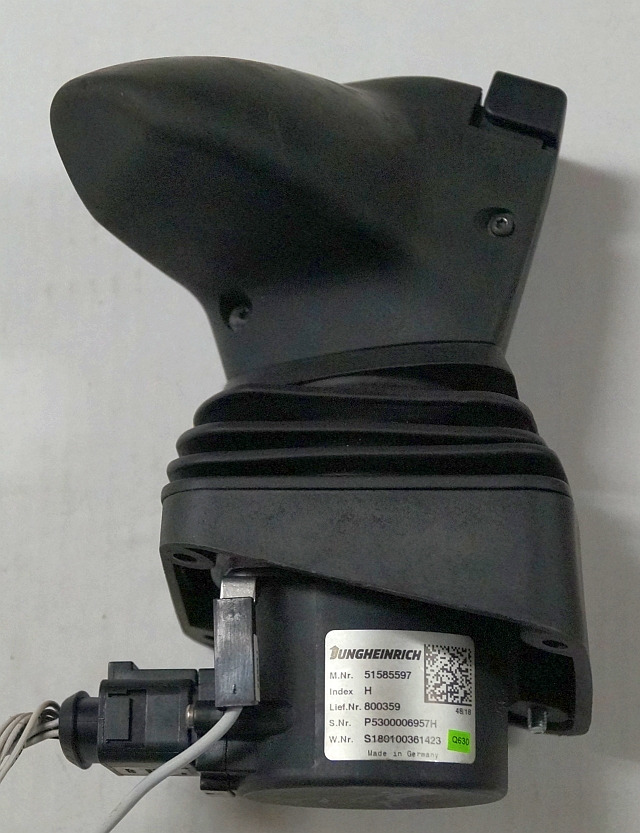Jungheinrich 51585597 | Joystick Multipilot SN P5300006957H S180100361423 Q630 - Système électrique pour Matériel de manutention: photos 3 Jungheinrich 51585597 | Joystick Multipilot SN P5300006957H S180100361423 Q630 - Système électrique pour Matériel de manutention: photos 3