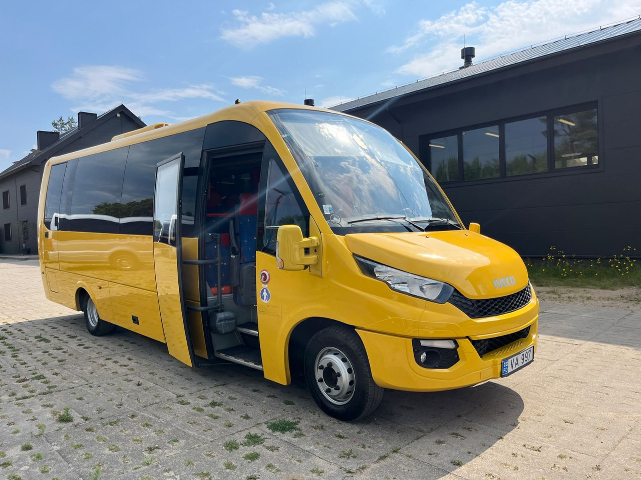 Iveco Rosero First / 24+1+1 / Telma/ EURO6 - Autocar: photos 1 Iveco Rosero First / 24+1+1 / Telma/ EURO6 - Autocar: photos 1