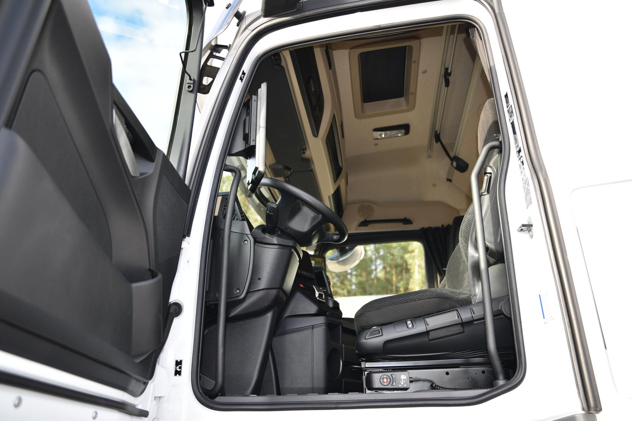 Tracteur routier Mercedes-Benz Actros 5 1845 BigSpace: photos 8