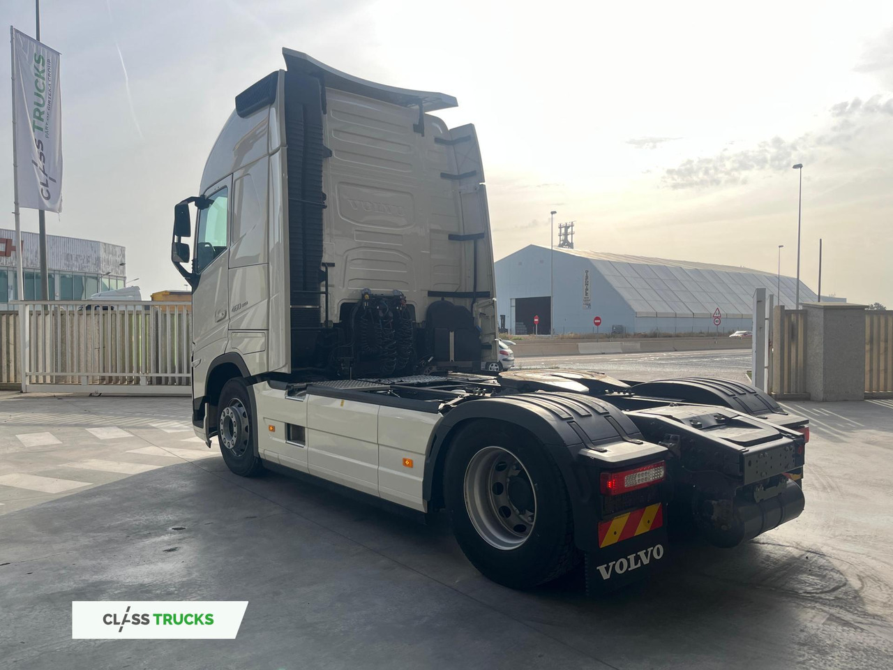 Volvo FH 460 Globetrotter XL i-Save Side Skirts - Tracteur routier: photos 3 Volvo FH 460 Globetrotter XL i-Save Side Skirts - Tracteur routier: photos 3