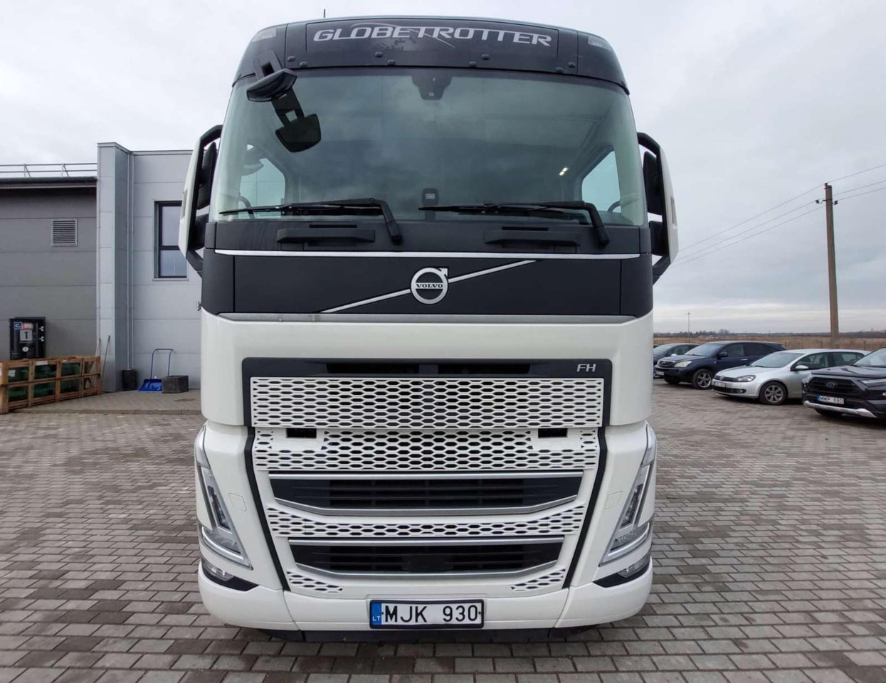 Volvo FH 460 Globetrotter XL i-Save Side Skirts - Tracteur routier: photos 2 Volvo FH 460 Globetrotter XL i-Save Side Skirts - Tracteur routier: photos 2