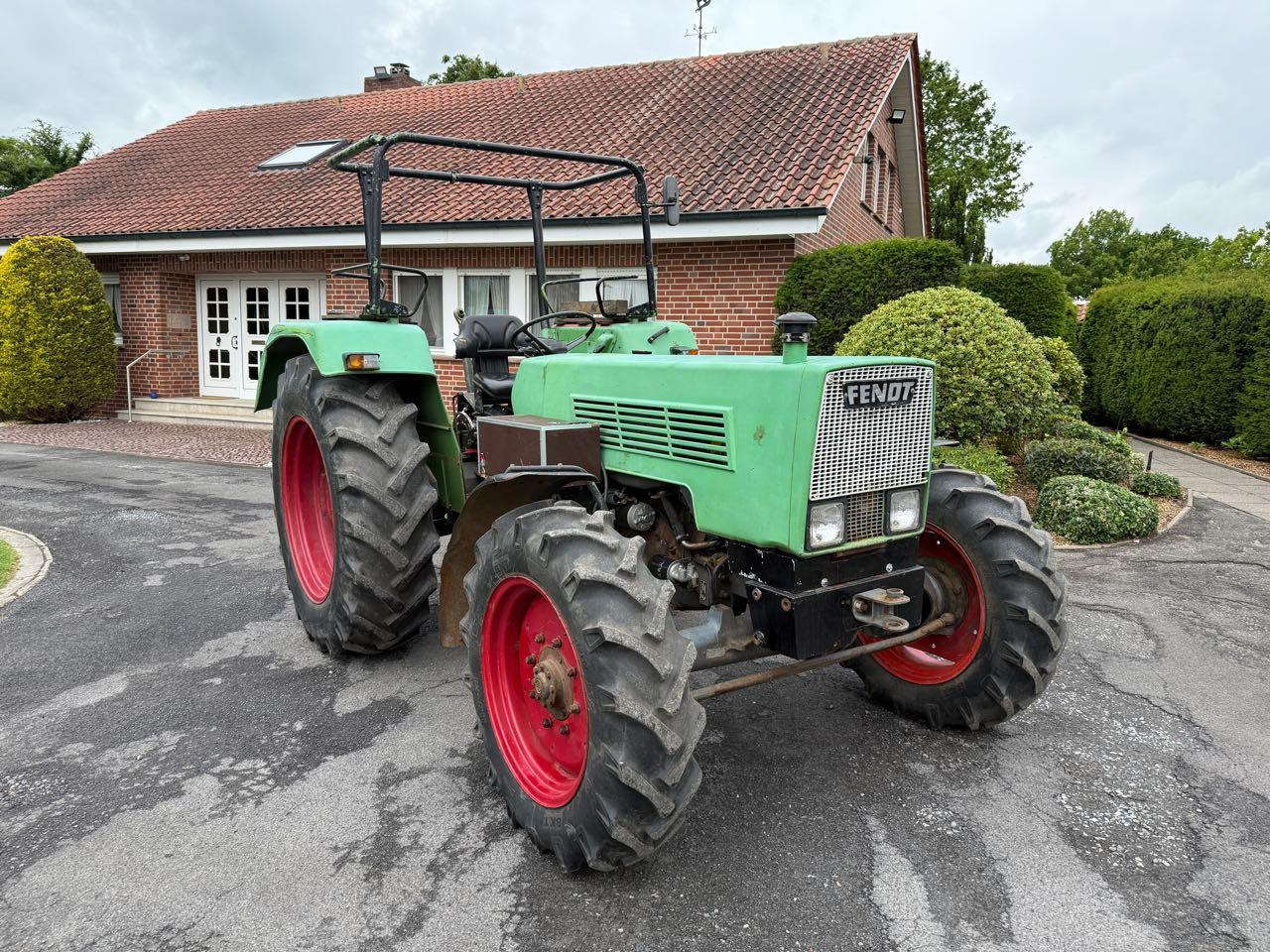 Fendt Farmer 106 (FWA 268S) - Tracteur agricole: photos 1 Fendt Farmer 106 (FWA 268S) - Tracteur agricole: photos 1