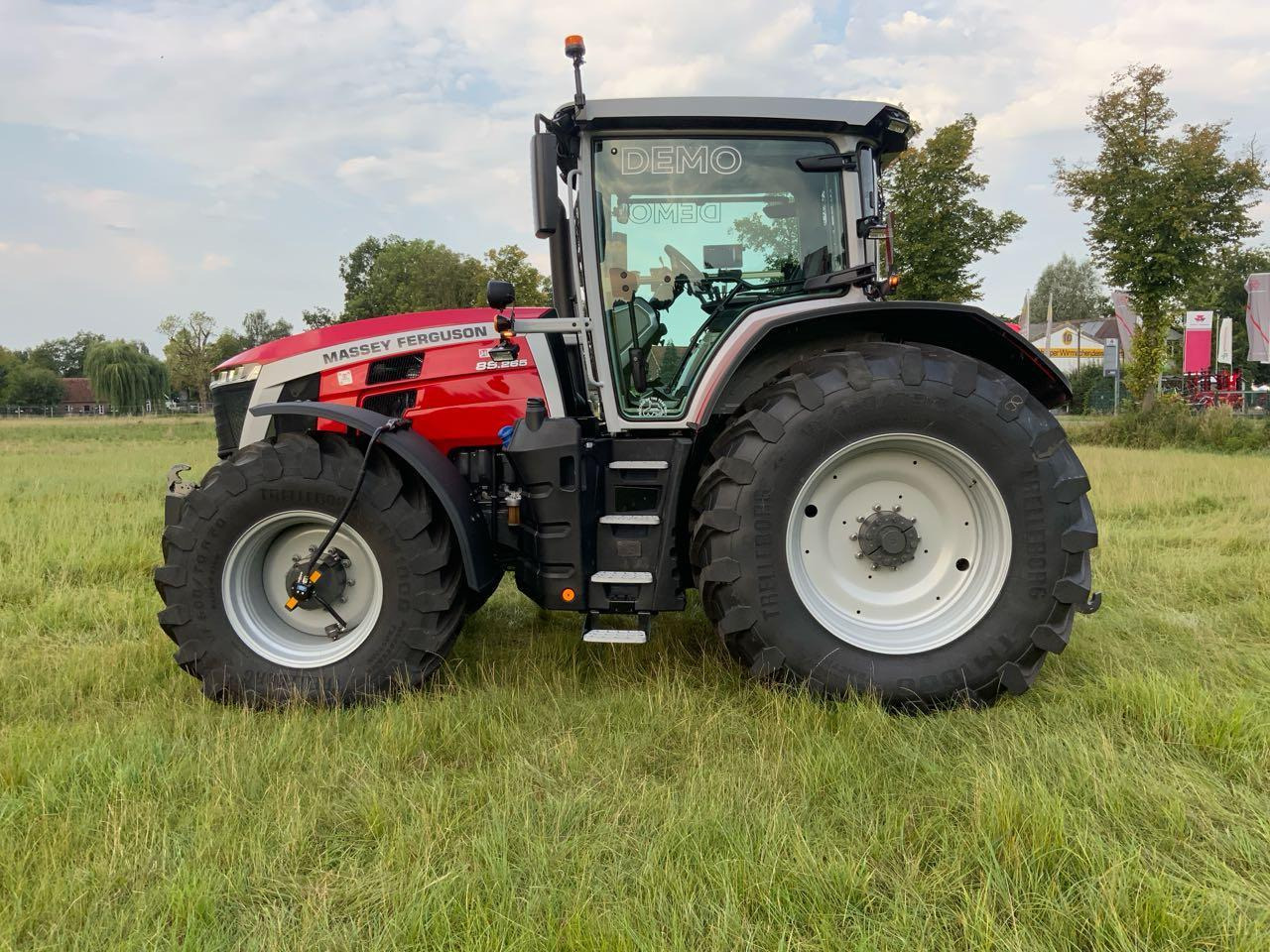 Massey Ferguson MF 8S.265 DYNA-VT - Tracteur agricole: photos 5 Massey Ferguson MF 8S.265 DYNA-VT - Tracteur agricole: photos 5