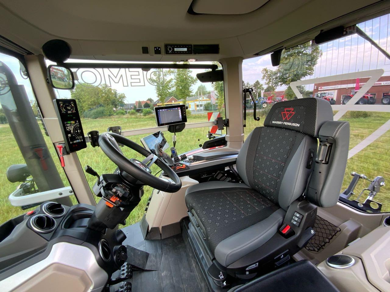 Massey Ferguson MF 8S.265 DYNA-VT - Tracteur agricole: photos 3 Massey Ferguson MF 8S.265 DYNA-VT - Tracteur agricole: photos 3