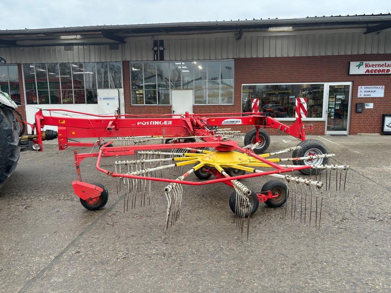 Pöttinger EUROTOP 881A - Faneuse: photos 2 Pöttinger EUROTOP 881A - Faneuse: photos 2