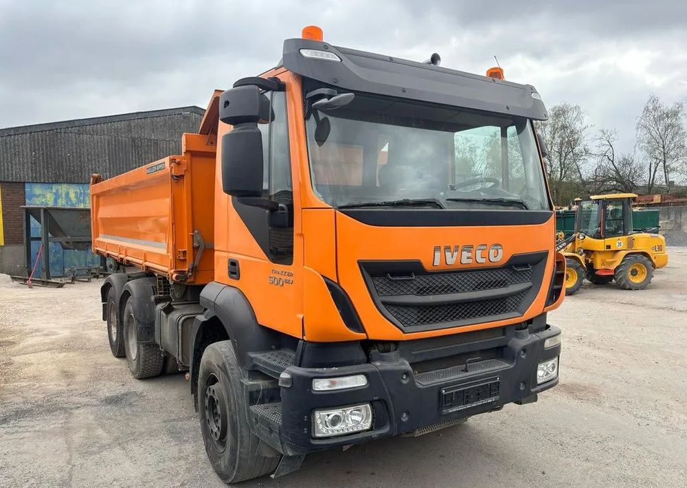 Iveco TRAKKER 500 EEV | Meiller Bordmatik | Wywrotka trójstronna | 6x4 | Euro 5 | Retarder | 500 KM - Camion benne: photos 3 Iveco TRAKKER 500 EEV | Meiller Bordmatik | Wywrotka trójstronna | 6x4 | Euro 5 | Retarder | 500 KM - Camion benne: photos 3