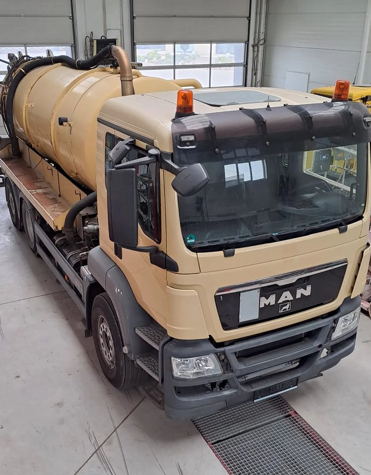 MAN MAN TGS 26.360/6X2/POJAZD KOMUNALNY Z WYWROTEM - Camion vidangeur: photos 2 MAN MAN TGS 26.360/6X2/POJAZD KOMUNALNY Z WYWROTEM - Camion vidangeur: photos 2