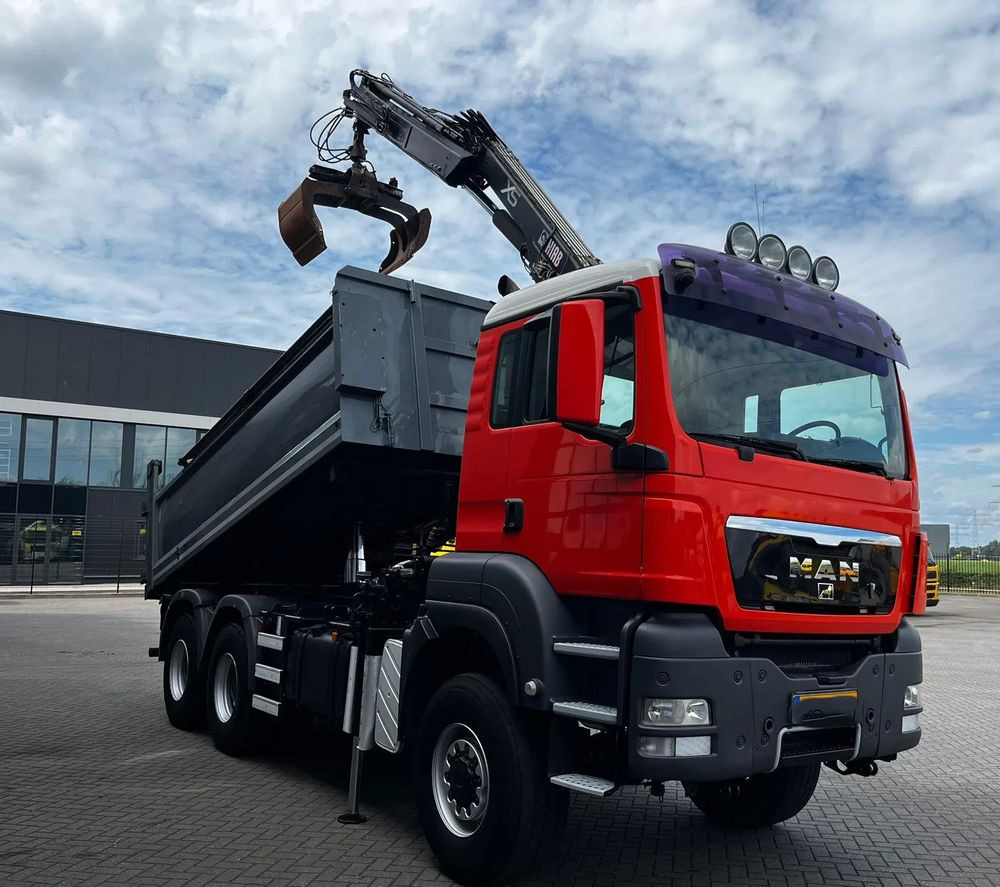 MAN TGS 26.360 /6x6 /Euro 5 /WYWROTKA TRÓJSTRONNA + ŻURAW - Camion benne: photos 1 MAN TGS 26.360 /6x6 /Euro 5 /WYWROTKA TRÓJSTRONNA + ŻURAW - Camion benne: photos 1