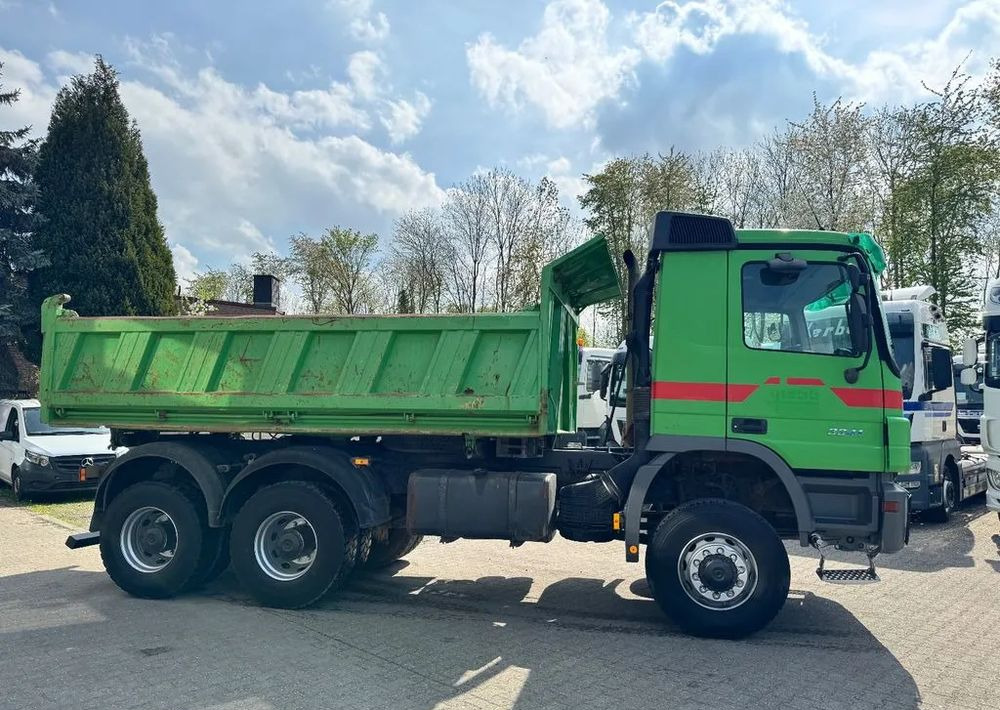 Mercedes-Benz ACTROS MPII 3341/6X6/WYWROTKA TRÓJSTRONNA /KIPPER ALLRAD/ BORDMATIK/ EURO 3 - Camion benne: photos 4 Mercedes-Benz ACTROS MPII 3341/6X6/WYWROTKA TRÓJSTRONNA /KIPPER ALLRAD/ BORDMATIK/ EURO 3 - Camion benne: photos 4