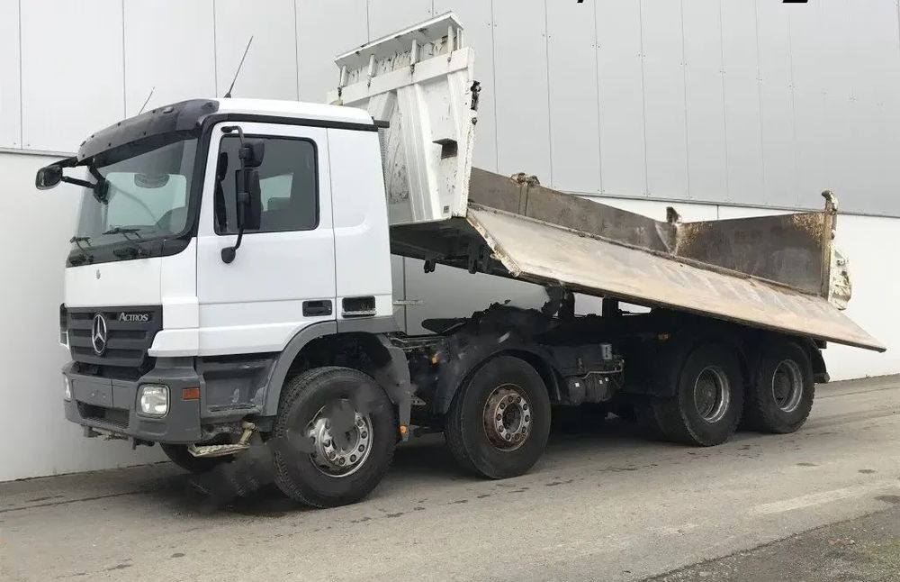 Mercedes-Benz Actros 4141 K 8x4 • 3-stronny wywrot • Bordmatik • Tempomat •Euro4 - Camion benne: photos 4 Mercedes-Benz Actros 4141 K 8x4 • 3-stronny wywrot • Bordmatik • Tempomat •Euro4 - Camion benne: photos 4