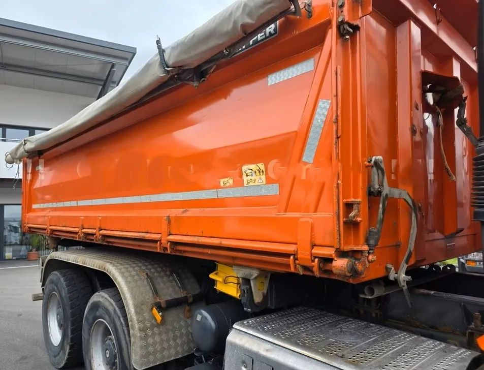 Mercedes-Benz Arocs 2645 6x4 – Wywrotka Meiller 3- stronny/ Manual / Retarder / BORDMATIK / Blatt/Blatt - Camion benne: photos 4 Mercedes-Benz Arocs 2645 6x4 – Wywrotka Meiller 3- stronny/ Manual / Retarder / BORDMATIK / Blatt/Blatt - Camion benne: photos 4
