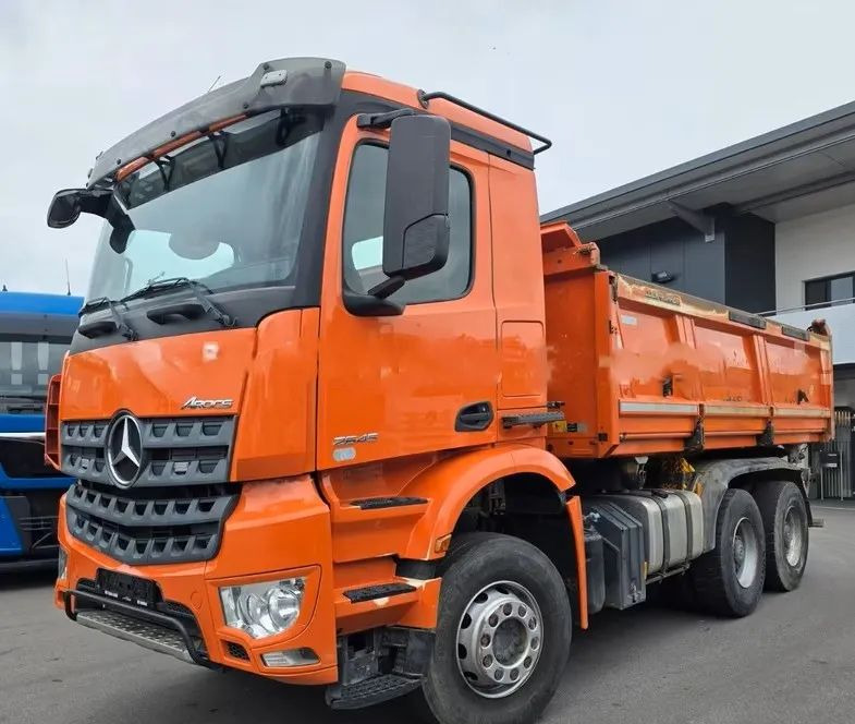Mercedes-Benz Arocs 2645 6x4 – Wywrotka Meiller 3- stronny/ Manual / Retarder / BORDMATIK / Blatt/Blatt - Camion benne: photos 1 Mercedes-Benz Arocs 2645 6x4 – Wywrotka Meiller 3- stronny/ Manual / Retarder / BORDMATIK / Blatt/Blatt - Camion benne: photos 1